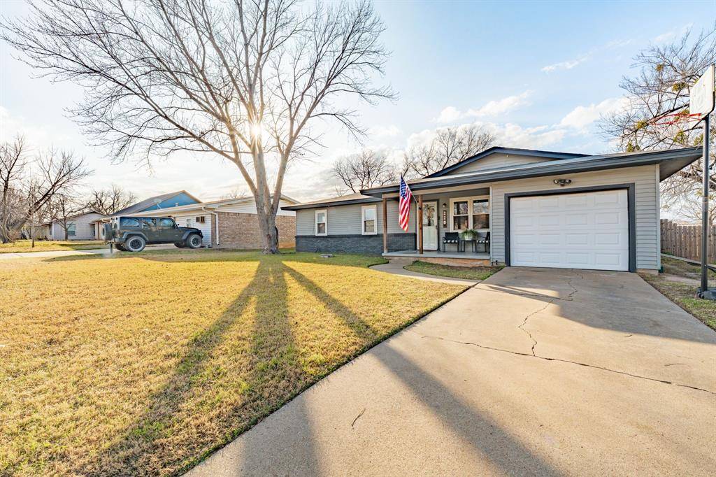 Stephenville, TX 76401,220 Davis