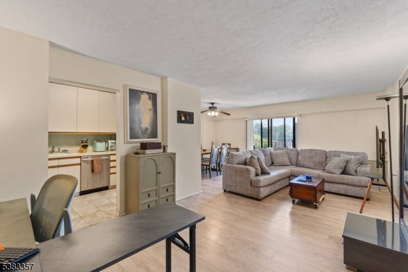 Linden City, NJ 07036,10 N Wood Ave #406