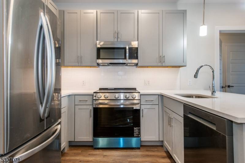 Totowa Boro, NJ 07512,515 Union Blvd #28