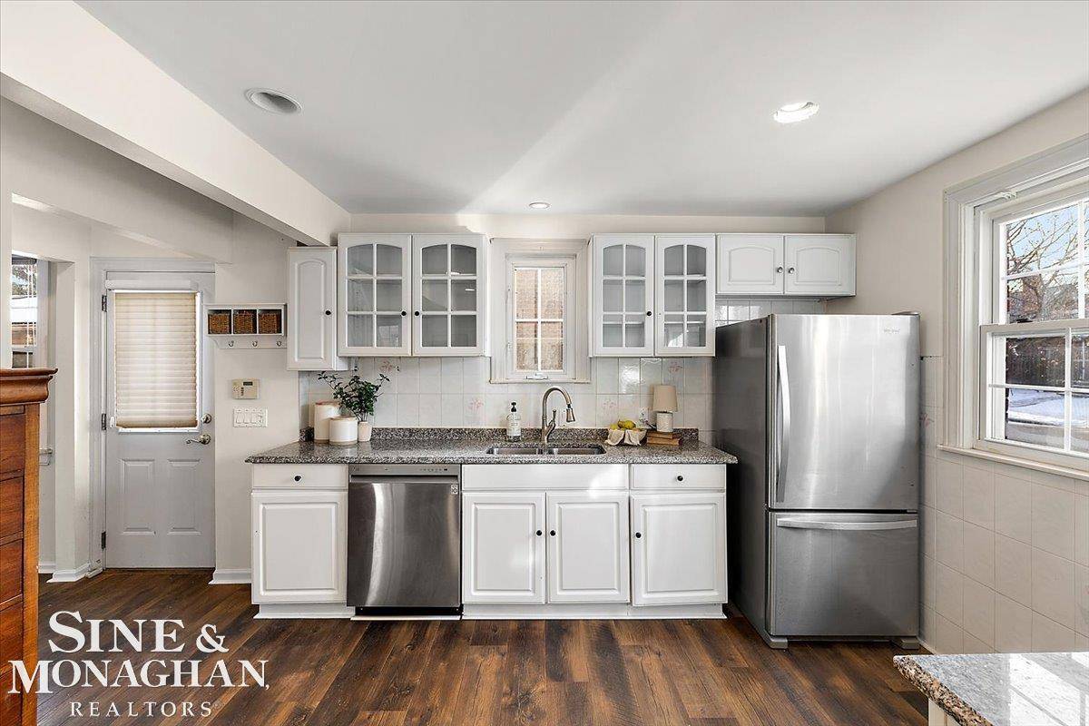 Grosse Pointe Farms, MI 48236,412 Manor ST