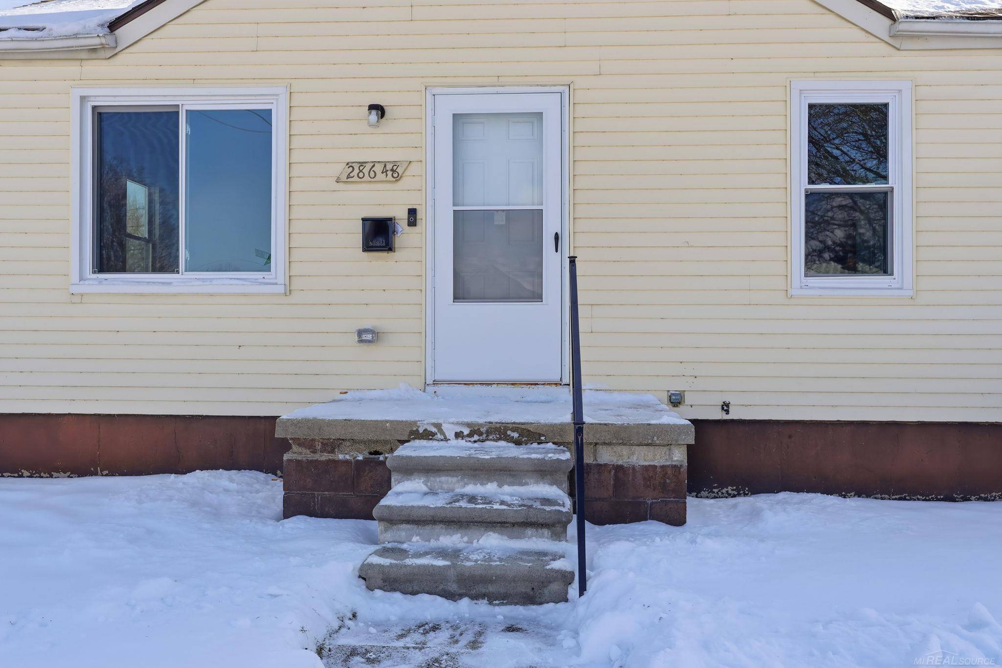 Roseville, MI 48066,28648 Hillview ST