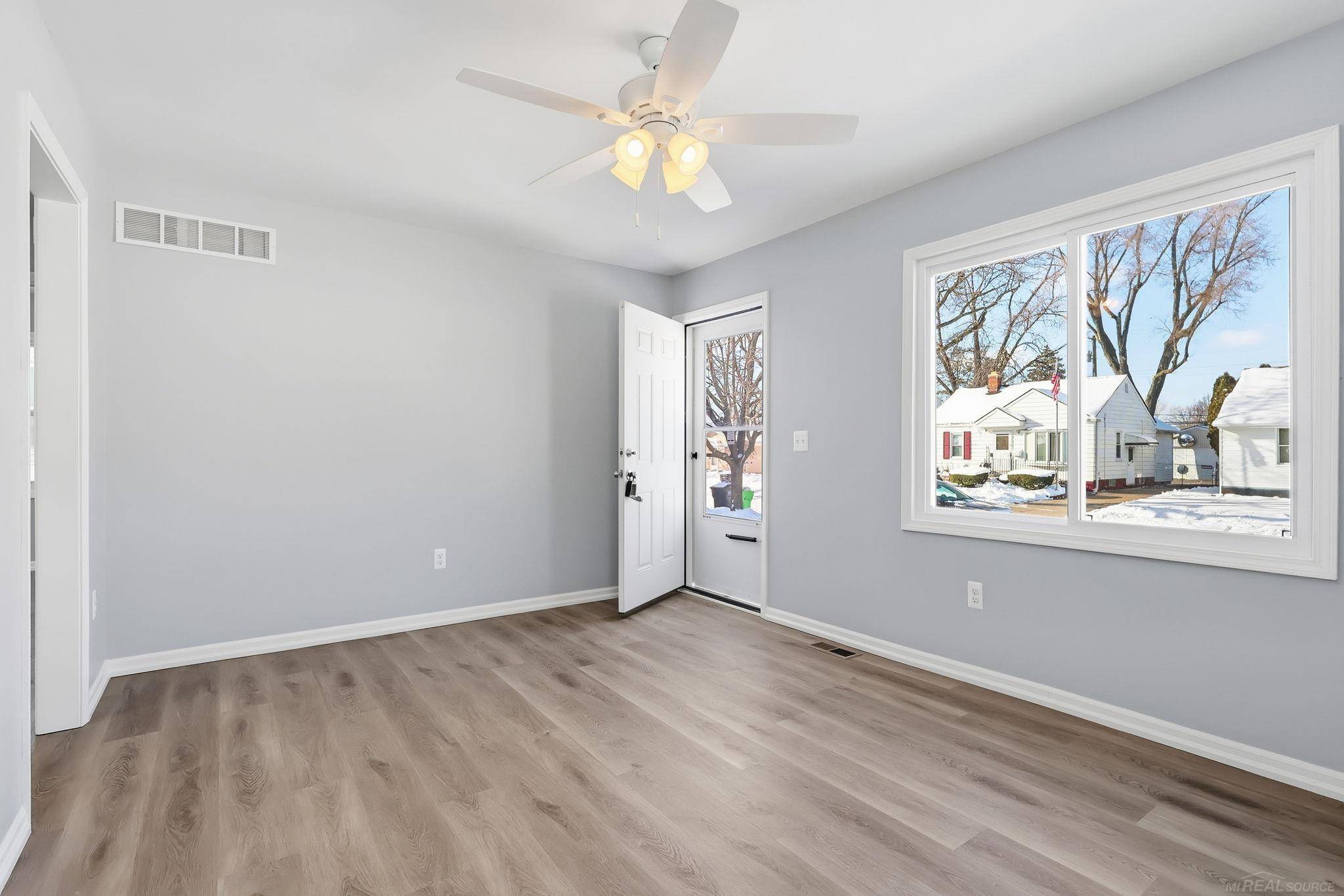 Roseville, MI 48066,28648 Hillview ST