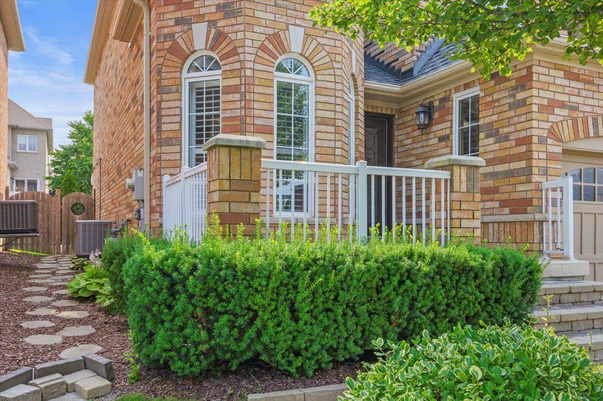 Whitby, ON L1P 0A6,5 Bishopgate ST