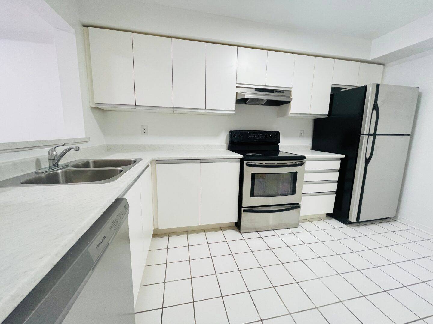 Mississauga, ON L5R 4C5,689 Four Winds WAY #91