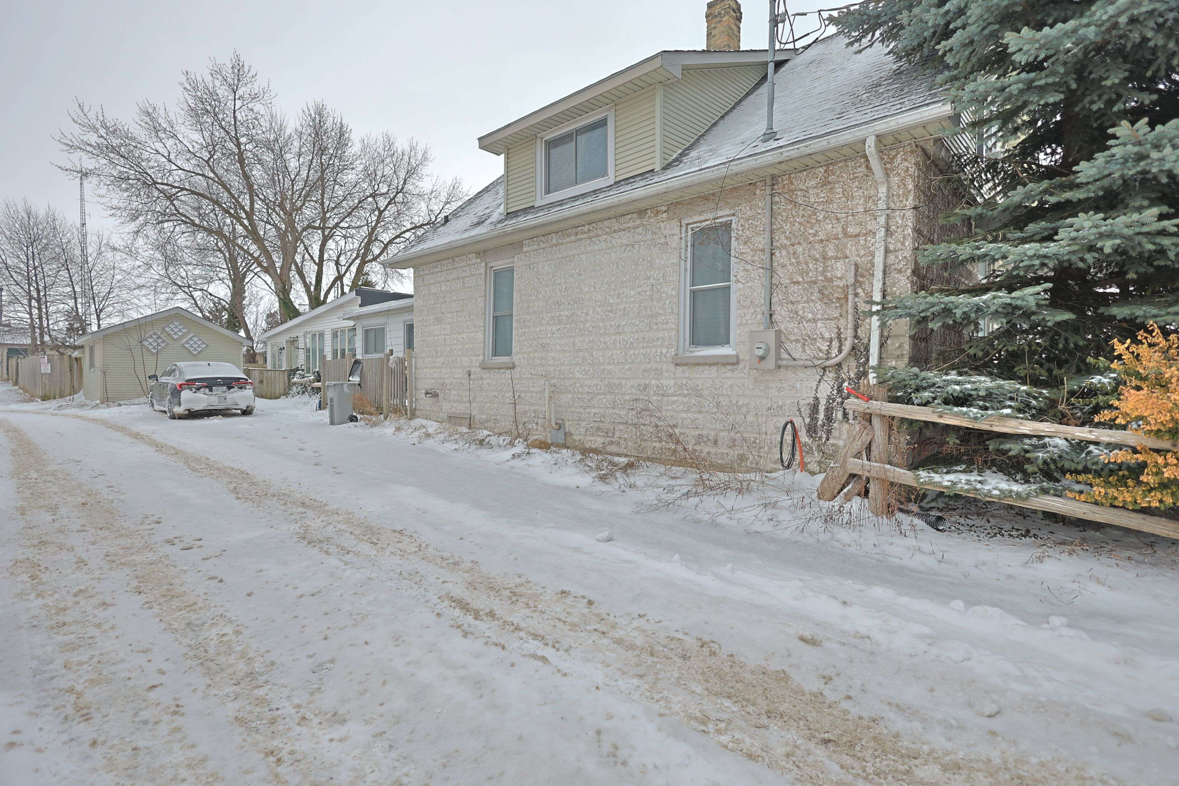 Lambton Shores, ON N0M 1T0,16 Ontario ST N