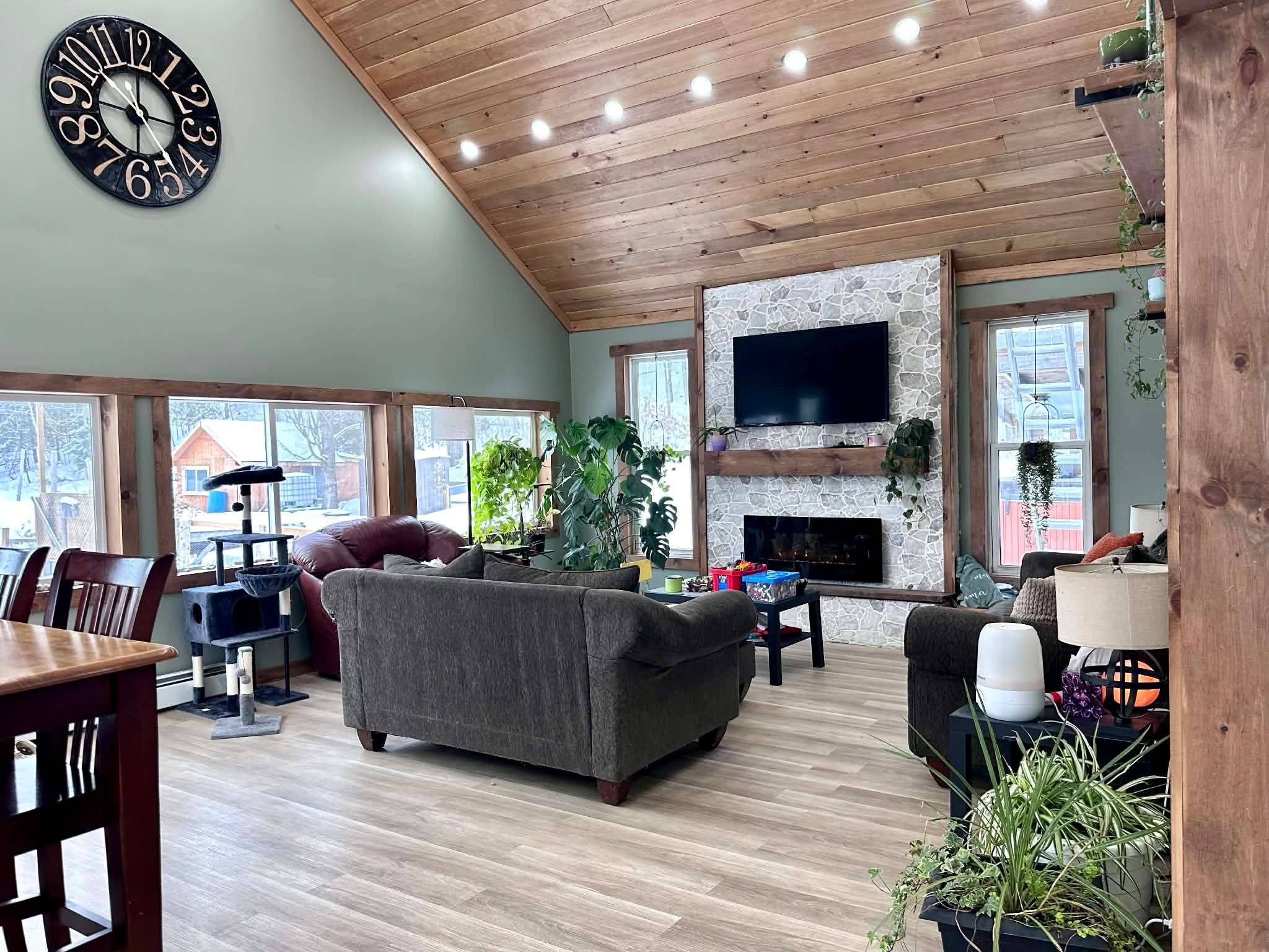 Limerick, ON K0L 1W0,22 Elizabeth CT