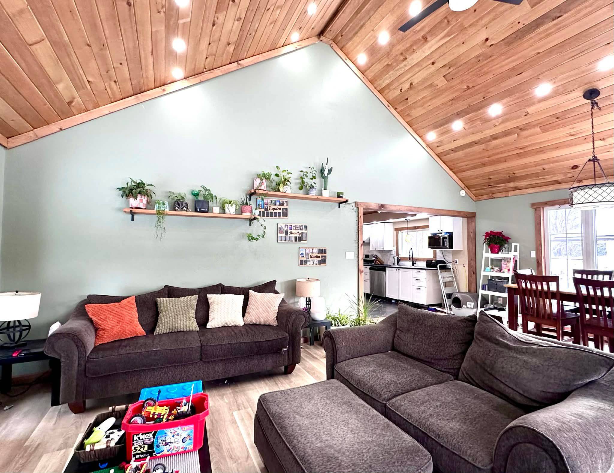 Limerick, ON K0L 1W0,22 Elizabeth CT