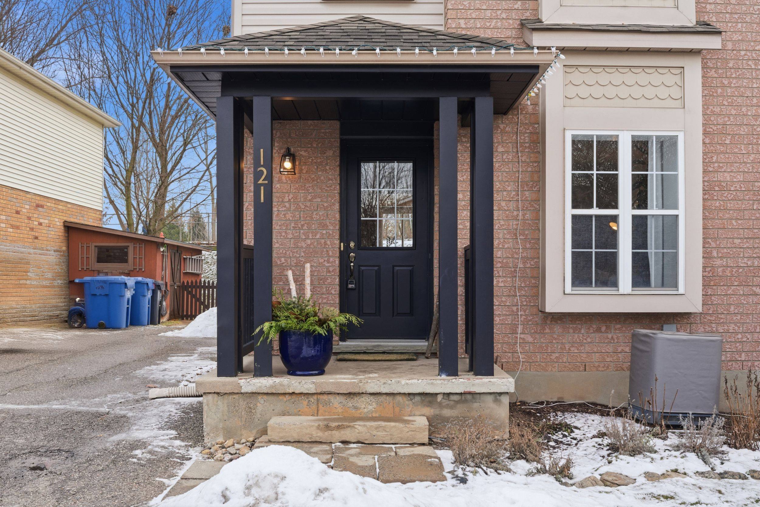 Guelph, ON N1G 4V4,121 Moss PL