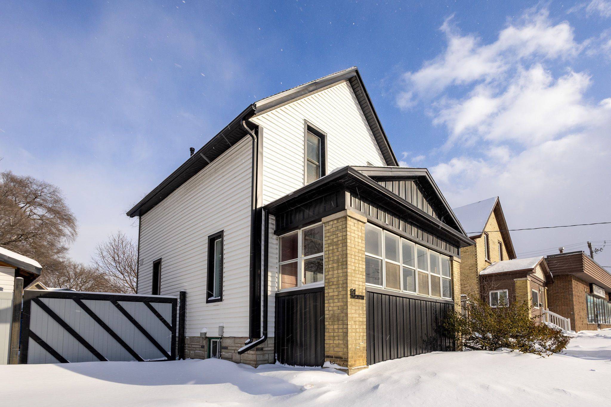 Kitchener, ON N2H 4T2,64 Lancaster EST W