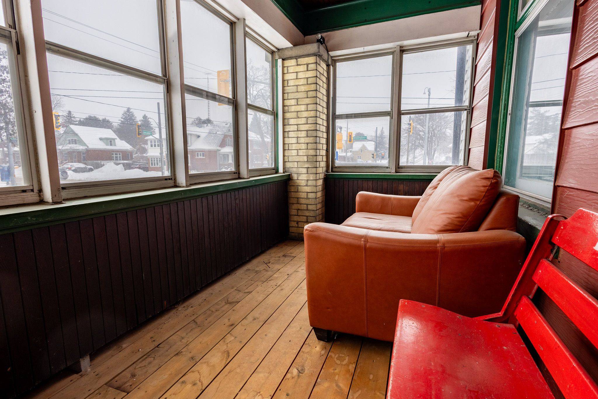 Kitchener, ON N2H 4T2,64 Lancaster EST W