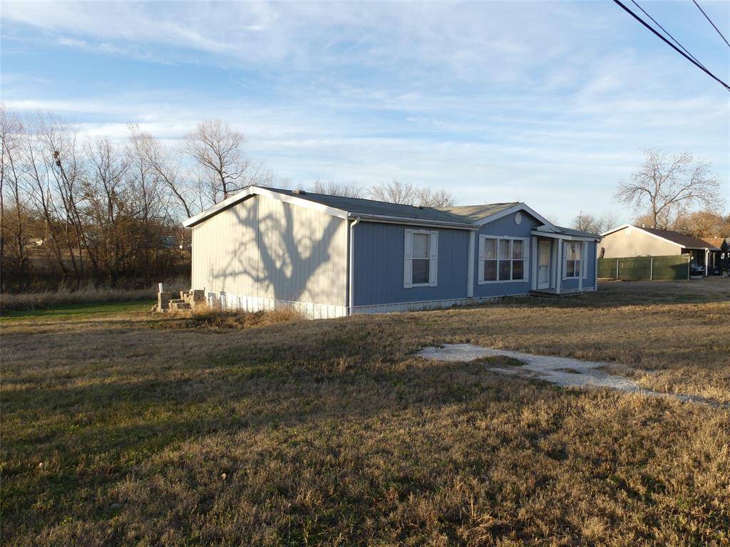 Bowie, TX 76230,422 Hutchinson Street