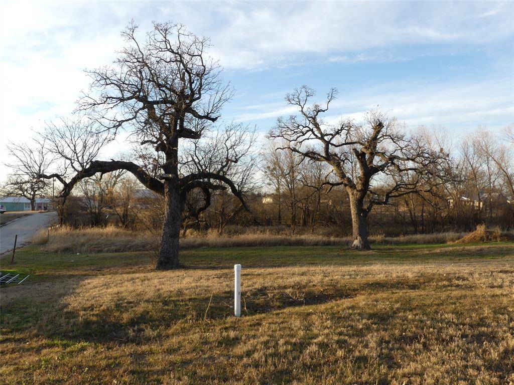 Bowie, TX 76230,422 Hutchinson Street