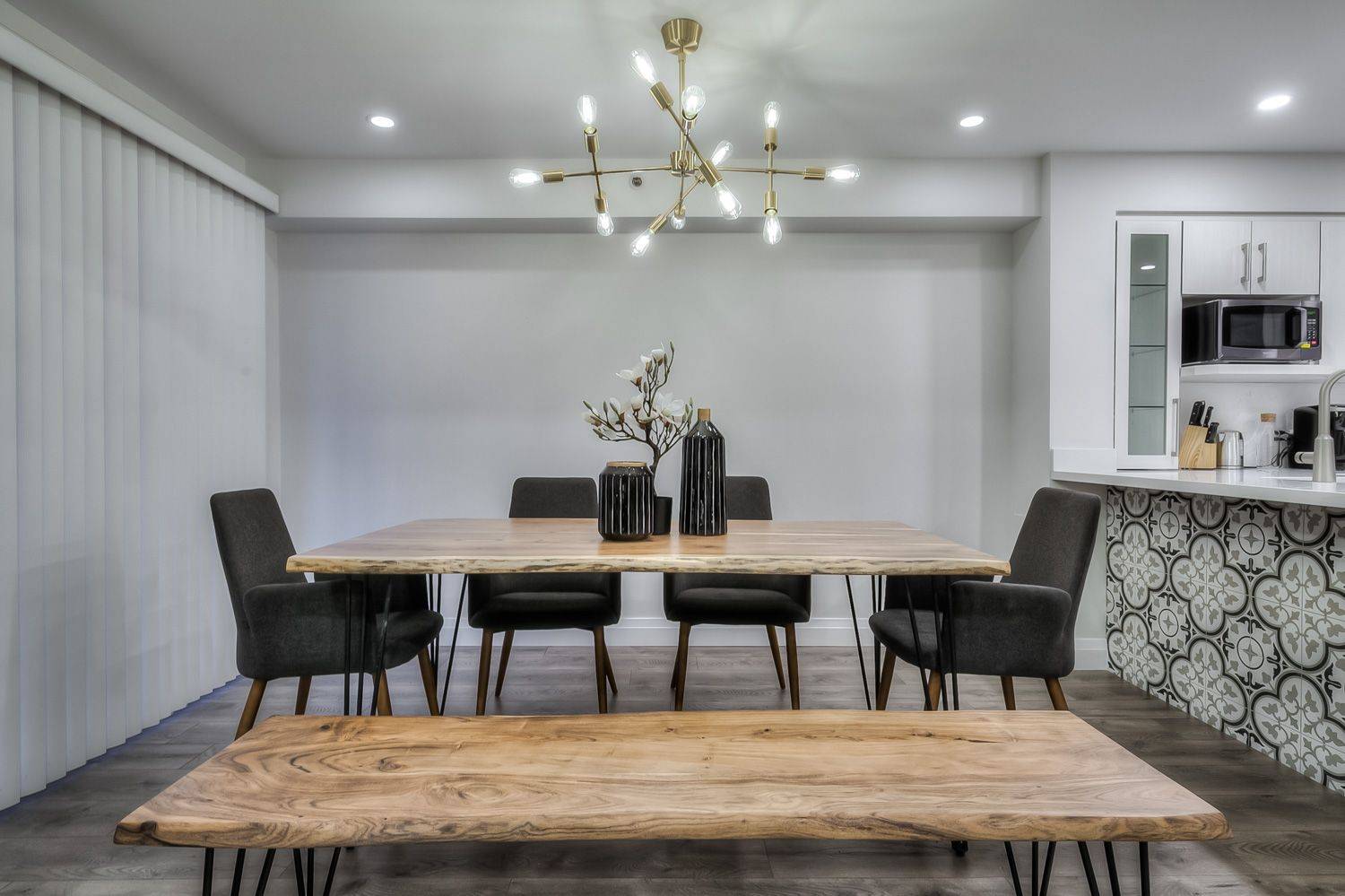 Richmond Hill, ON L4C 0H9,75 Weldrick RD E #710