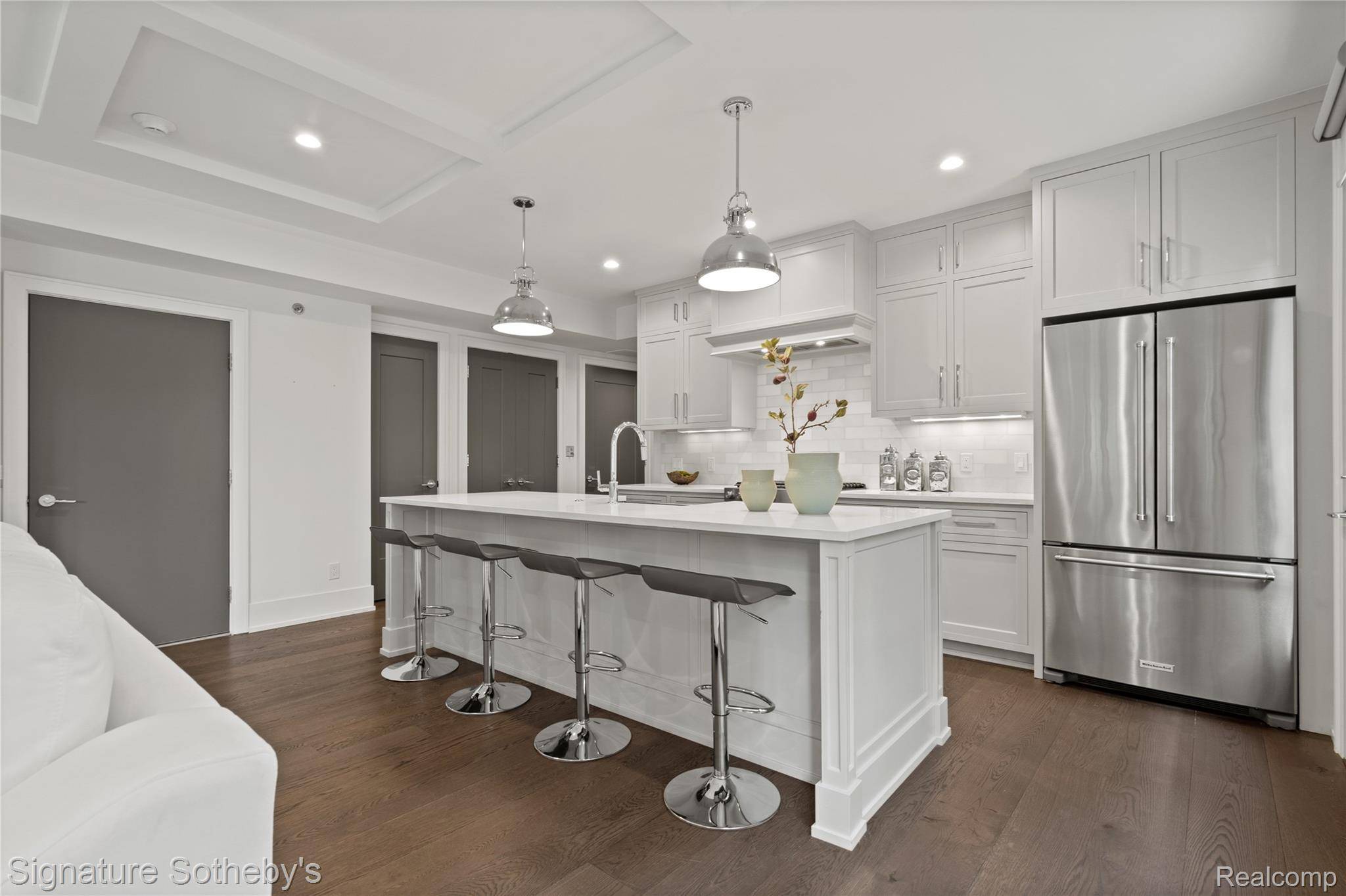 Royal Oak, MI 48067,932 W 11 MILE RD