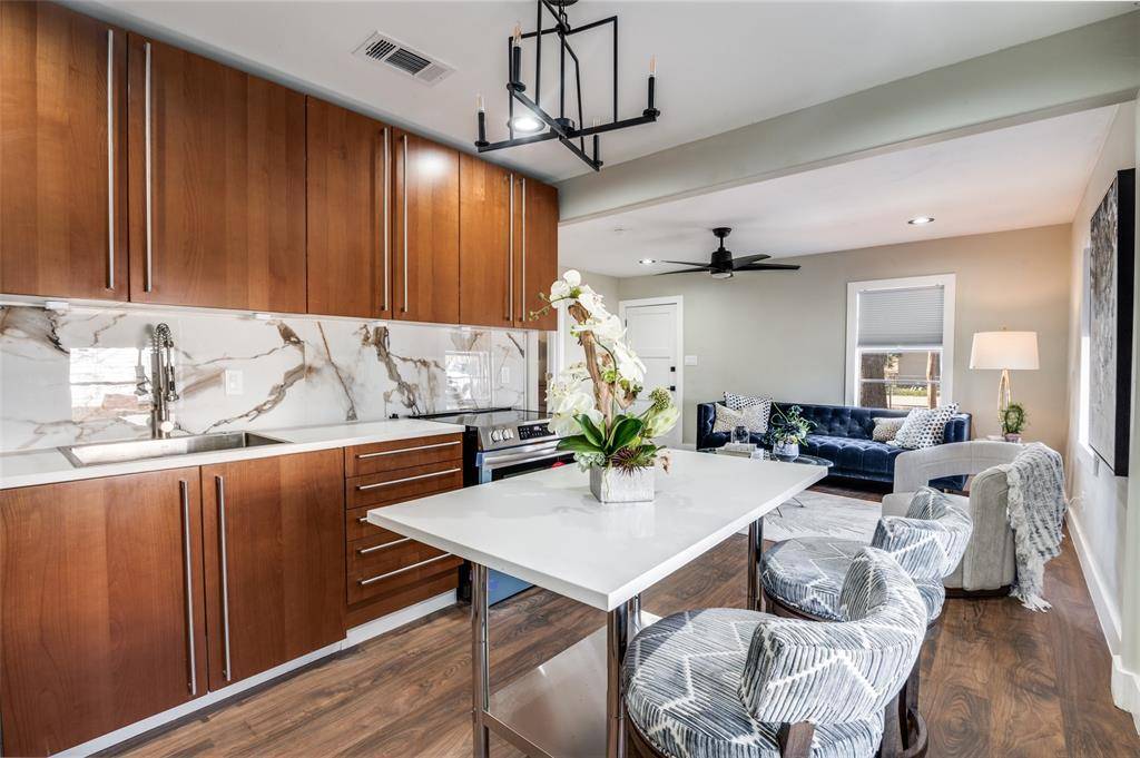 Dallas, TX 75217,826 W Laramie Lane