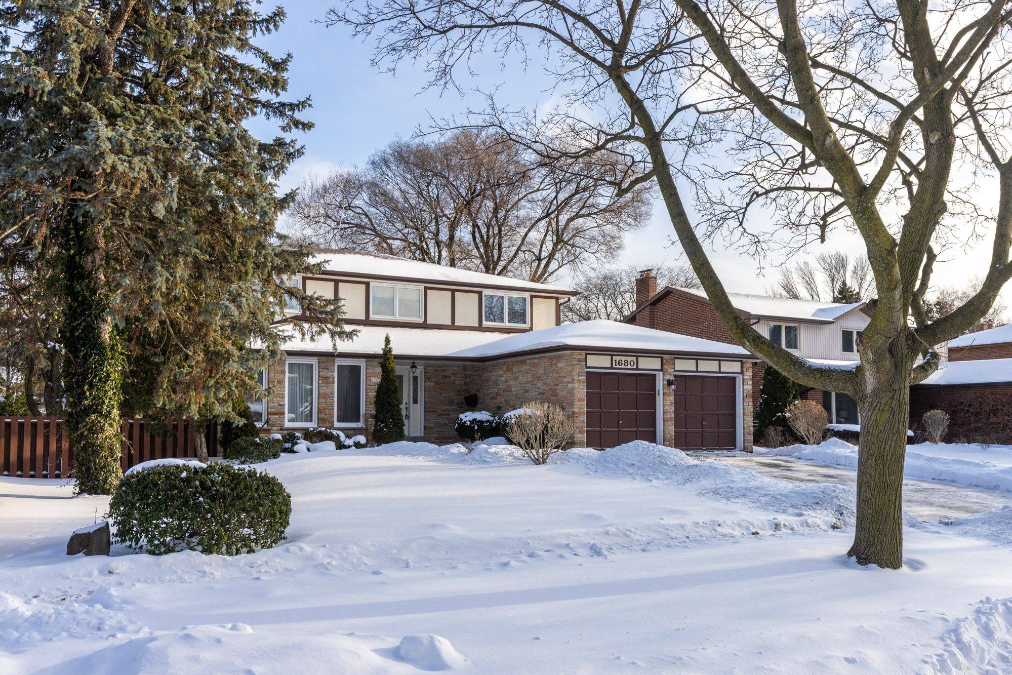 Mississauga, ON L5J 4G5,1680 HOWAT CRES