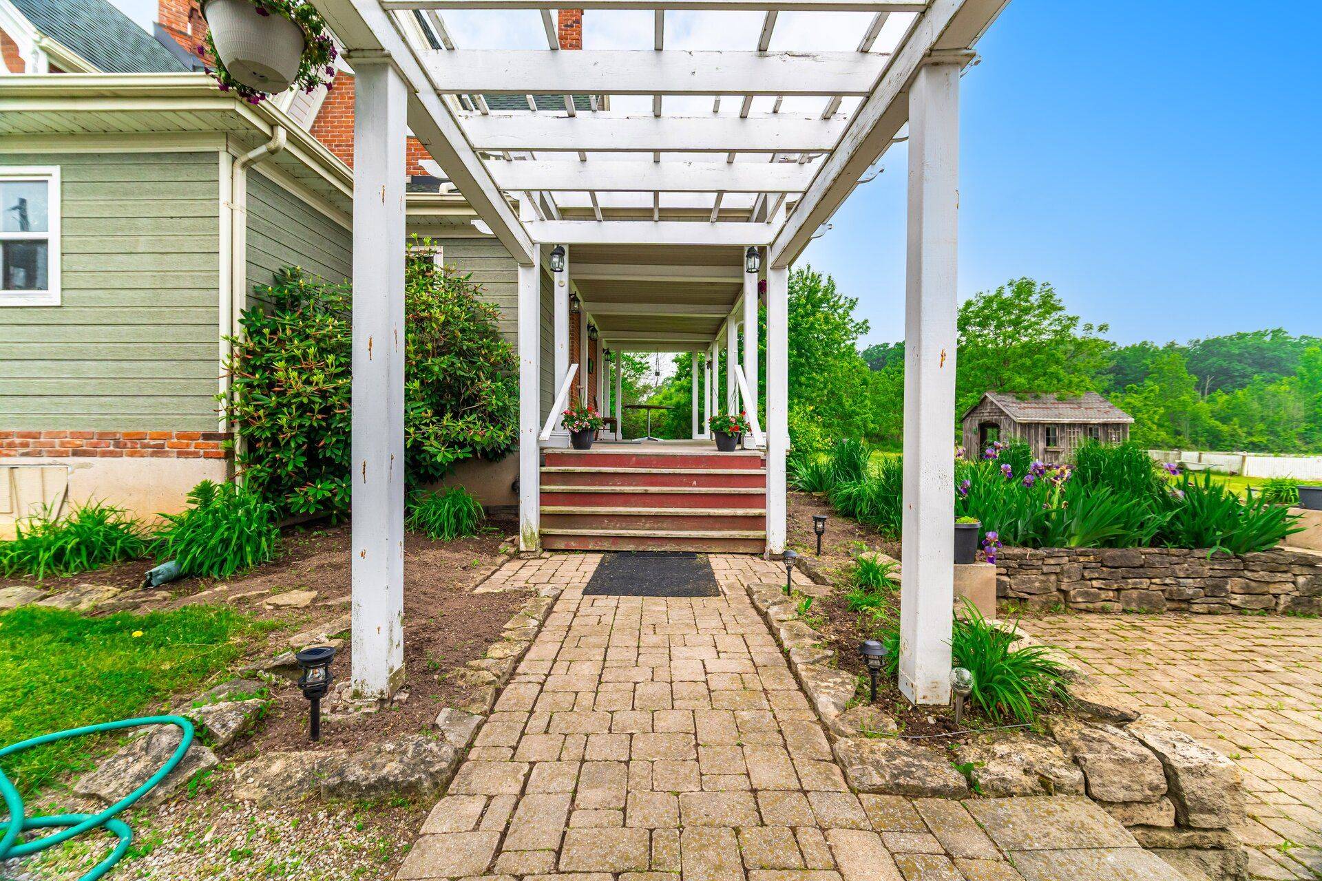 Pelham, ON L0S 1C0,965 Metler RD