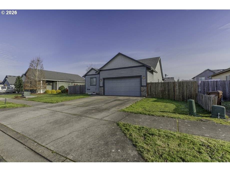 Molalla, OR 97038,871 MARY DR