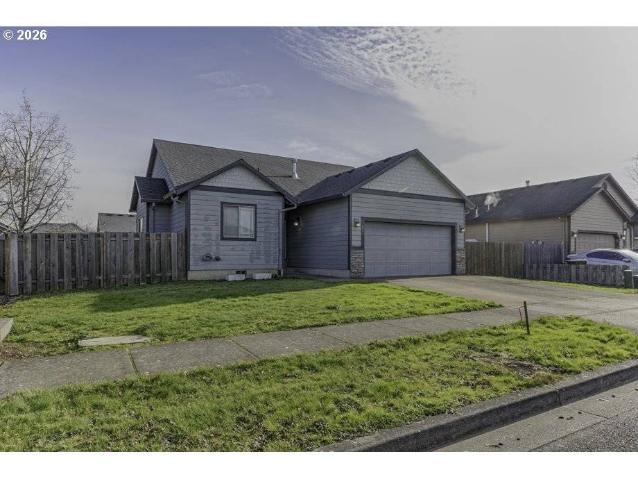 Molalla, OR 97038,871 MARY DR