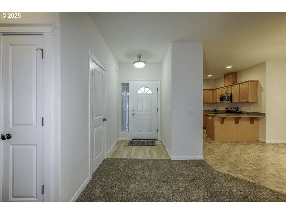 Molalla, OR 97038,871 MARY DR