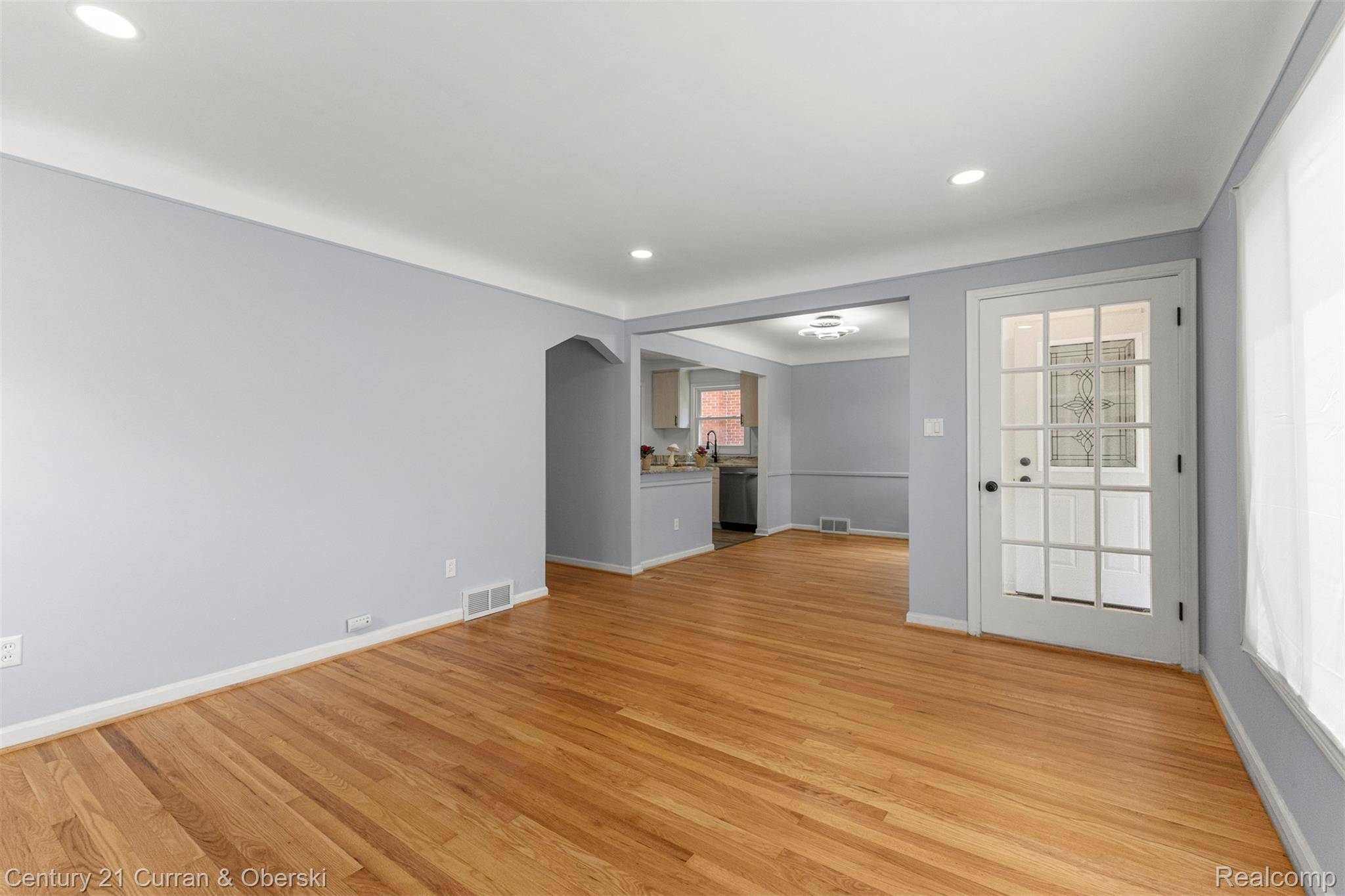 Dearborn Heights, MI 48127,8276 Riverview ST