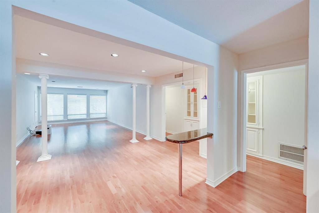 Dallas, TX 75225,6349 Diamond Head Circle #C