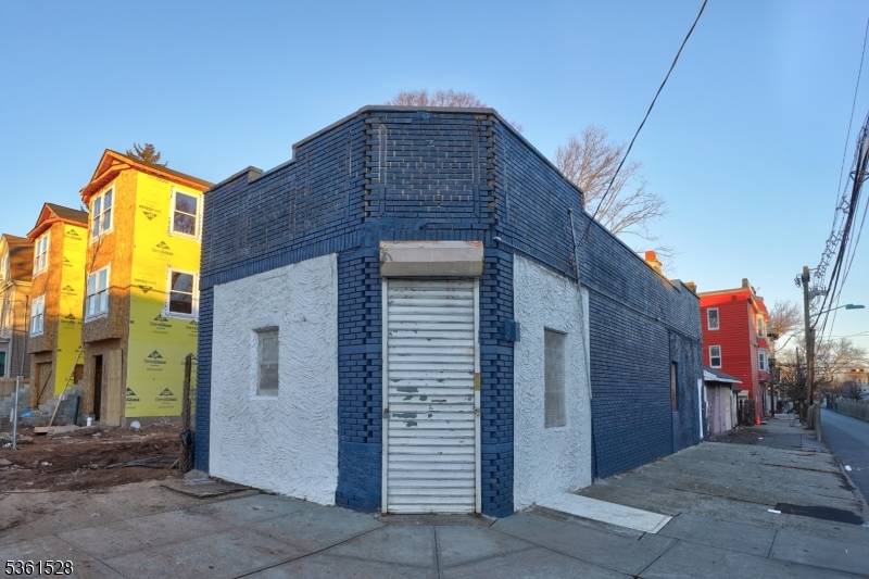 Newark City, NJ 07108,820 S 15Th St