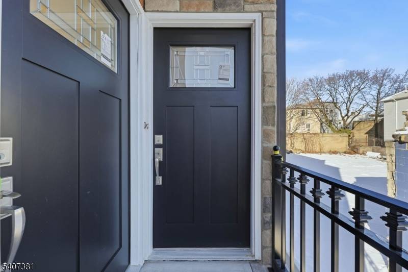 Newark City, NJ 07103,747 S 11Th St