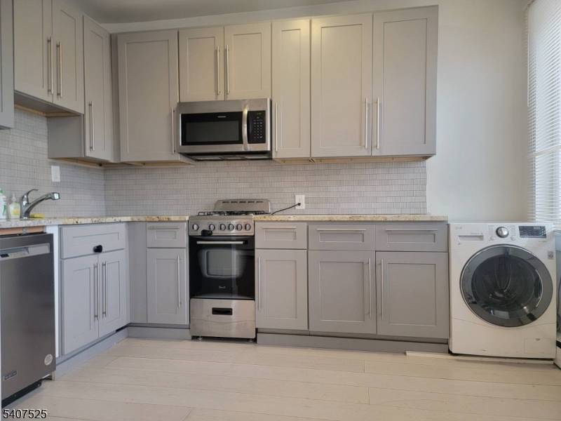 Linden City, NJ 07036,24 E Price St