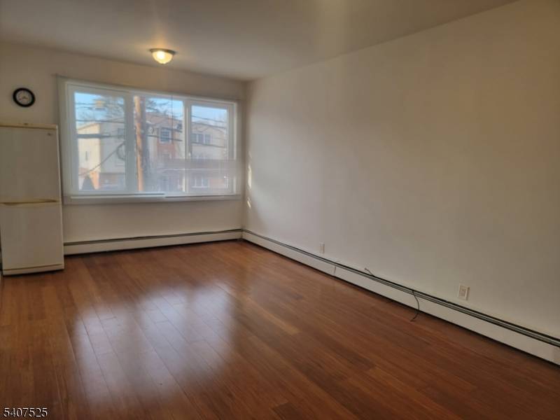 Linden City, NJ 07036,24 E Price St