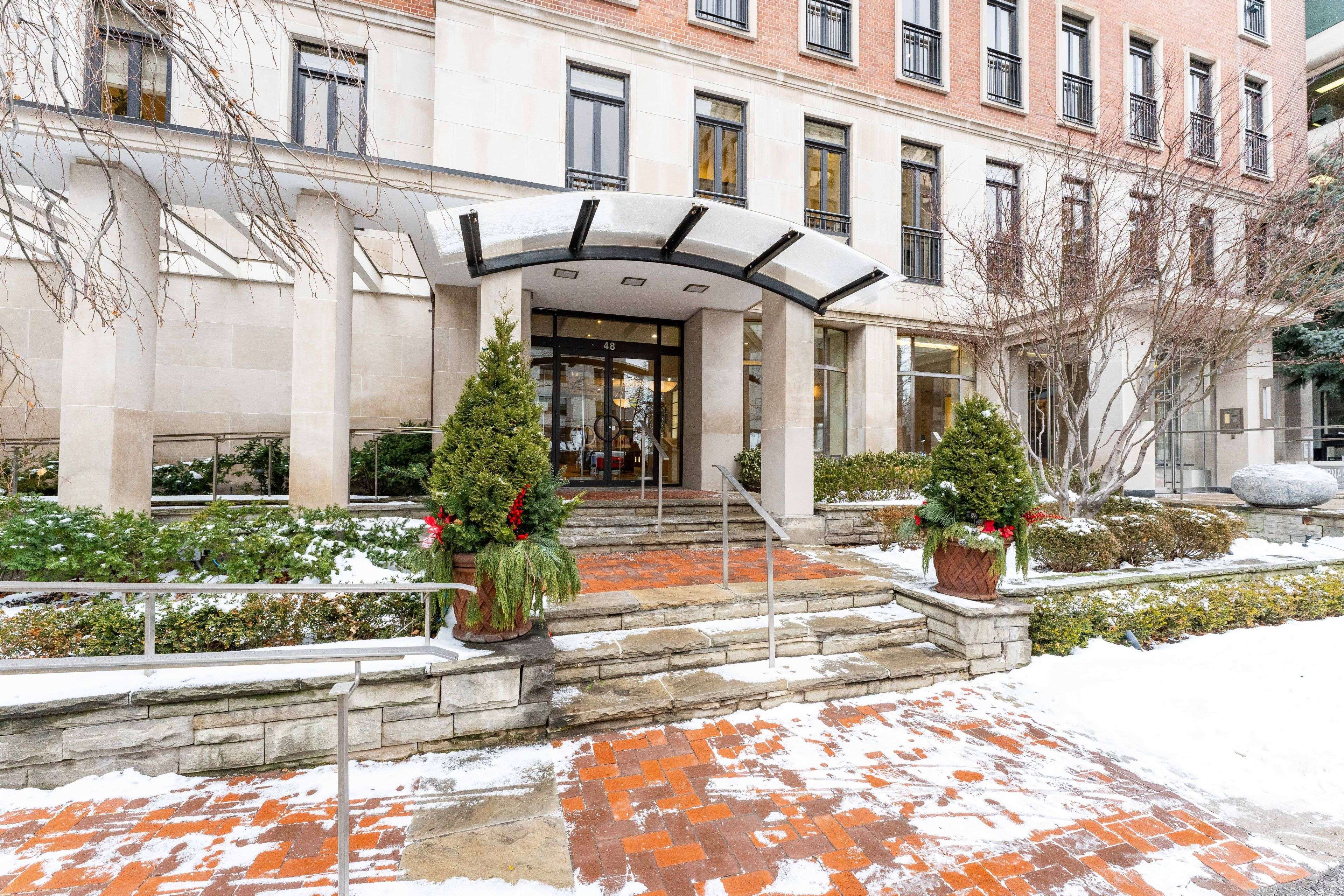 Toronto C02, ON M4V 2Z2,48 St Clair AVE W #402