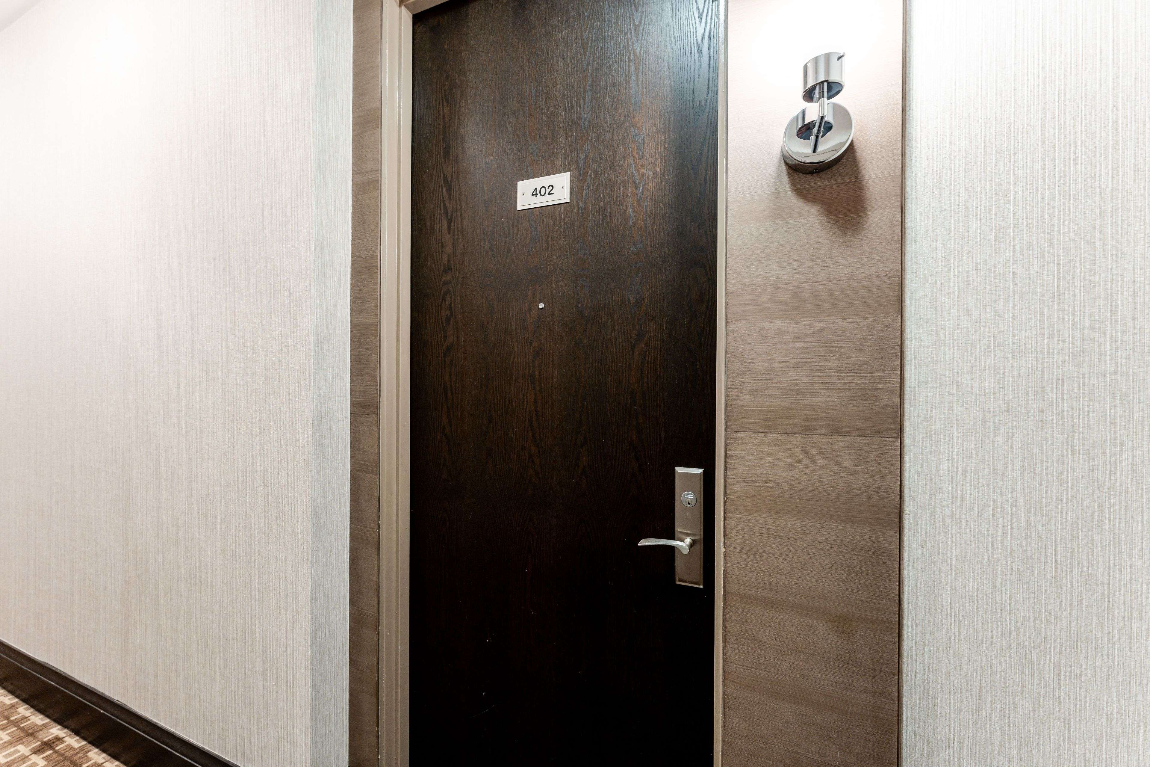 Toronto C02, ON M4V 2Z2,48 St Clair AVE W #402