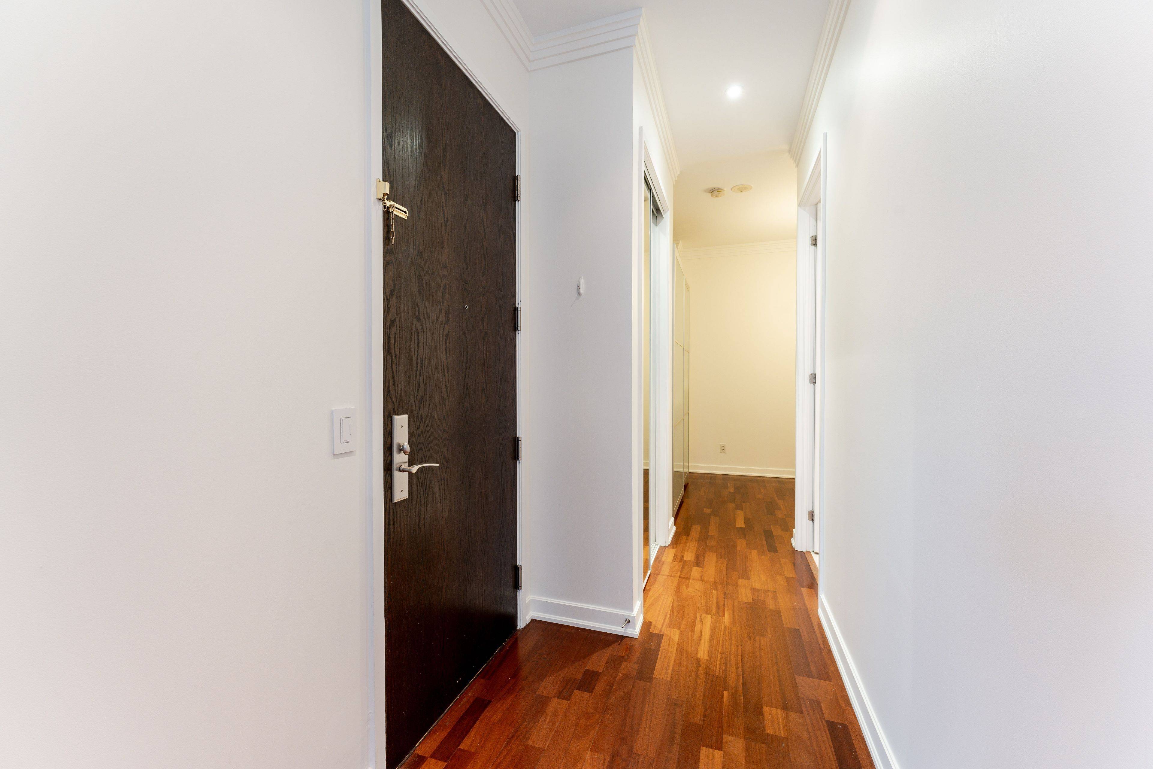 Toronto C02, ON M4V 2Z2,48 St Clair AVE W #402