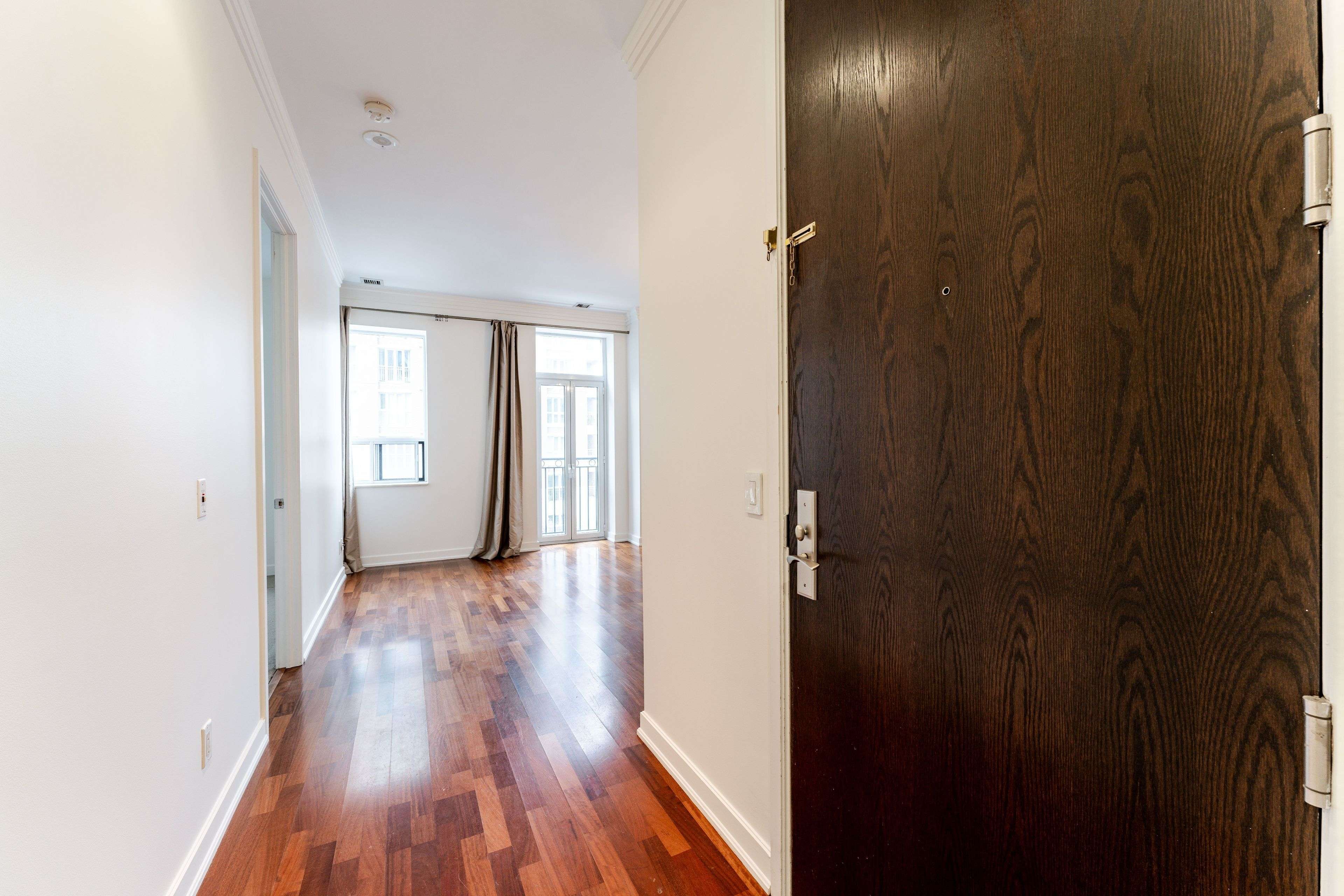 Toronto C02, ON M4V 2Z2,48 St Clair AVE W #402