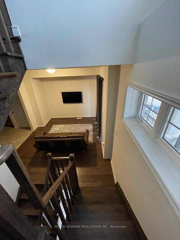 Brampton, ON L6Y 6J9,68 Hashmi PL