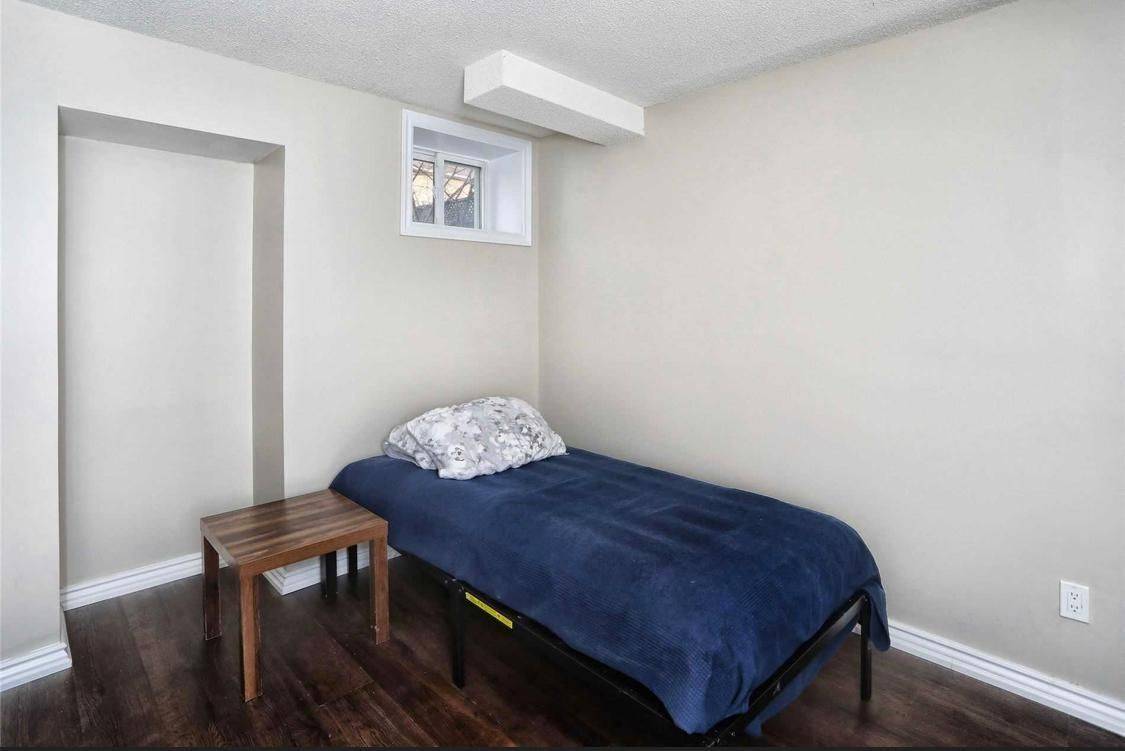 Brampton, ON L6Y 5N4,71 Pantomine BLVD #Basement