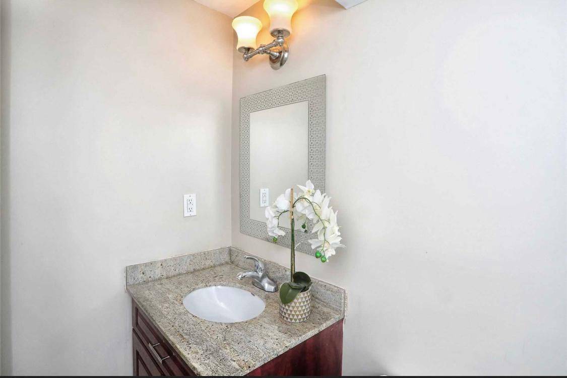 Brampton, ON L6Y 5N4,71 Pantomine BLVD #Basement