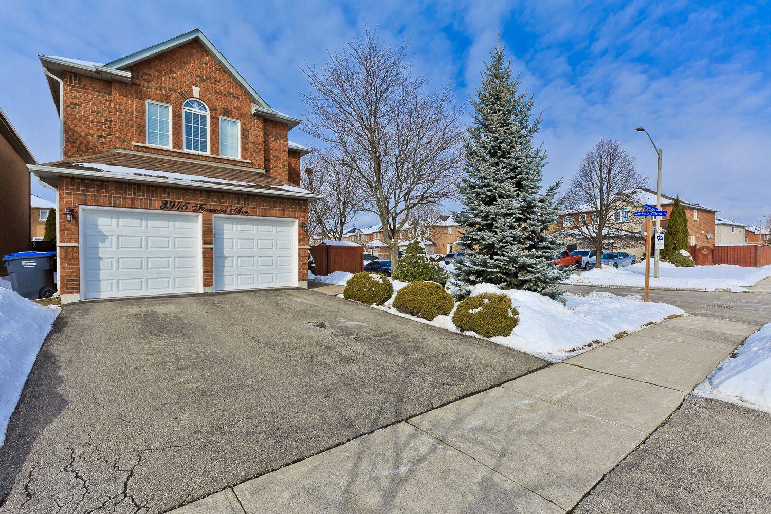 Mississauga, ON L5N 7V4,3945 Foxwood AVE