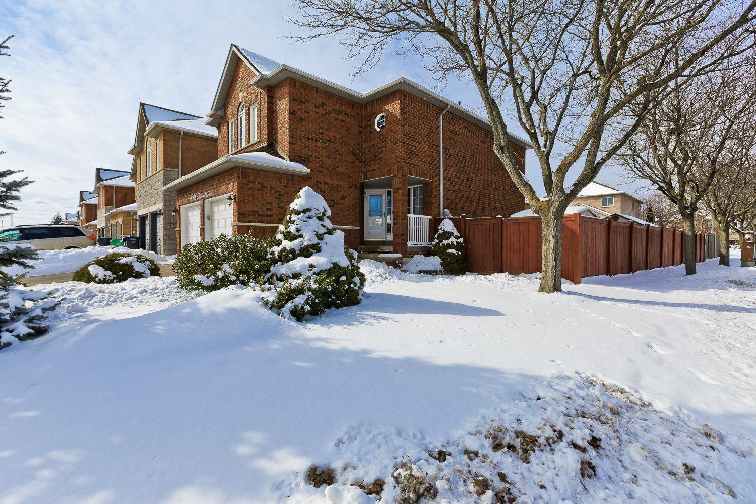 Mississauga, ON L5N 7V4,3945 Foxwood AVE