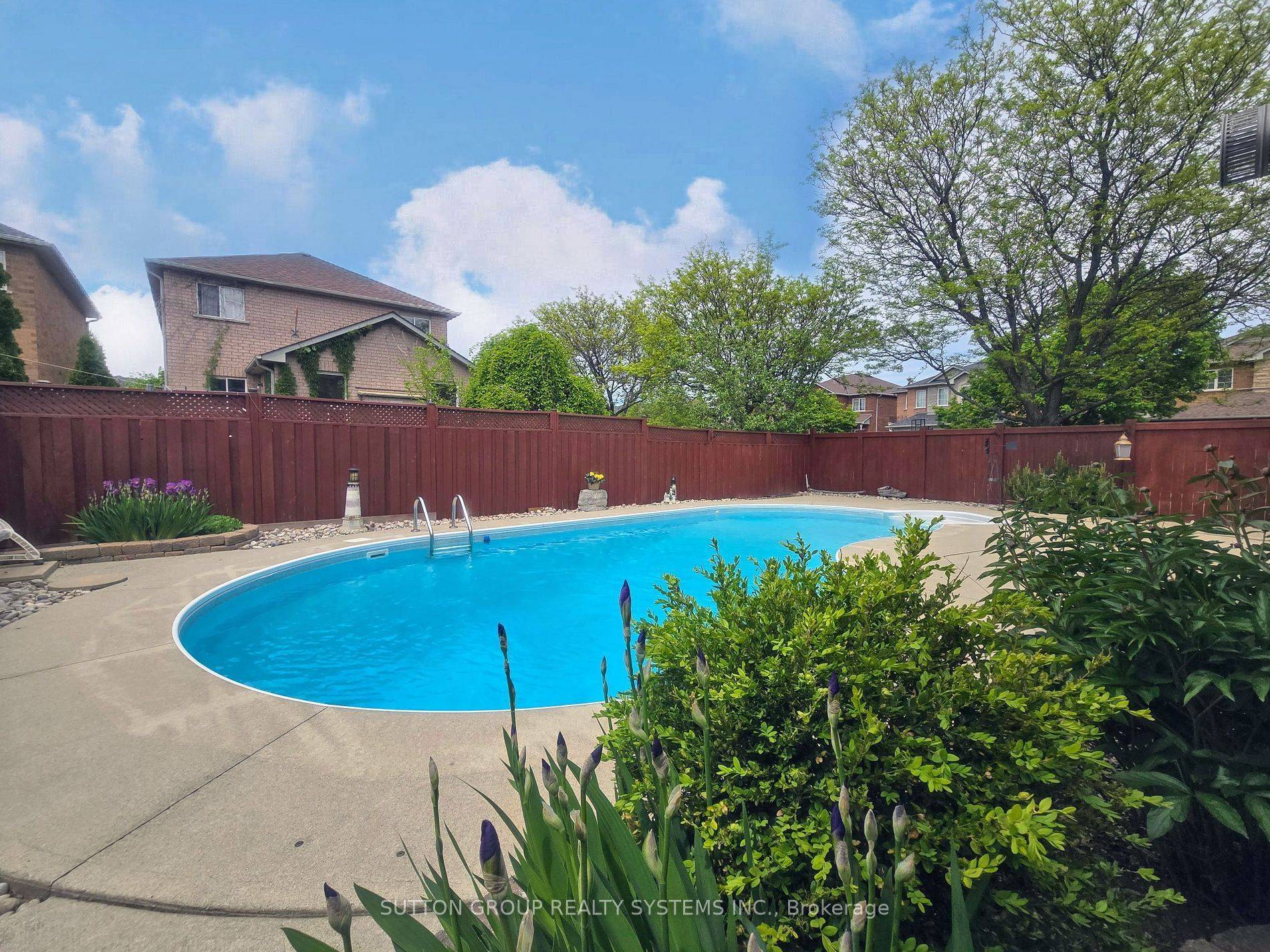 Mississauga, ON L5N 7V4,3945 Foxwood AVE