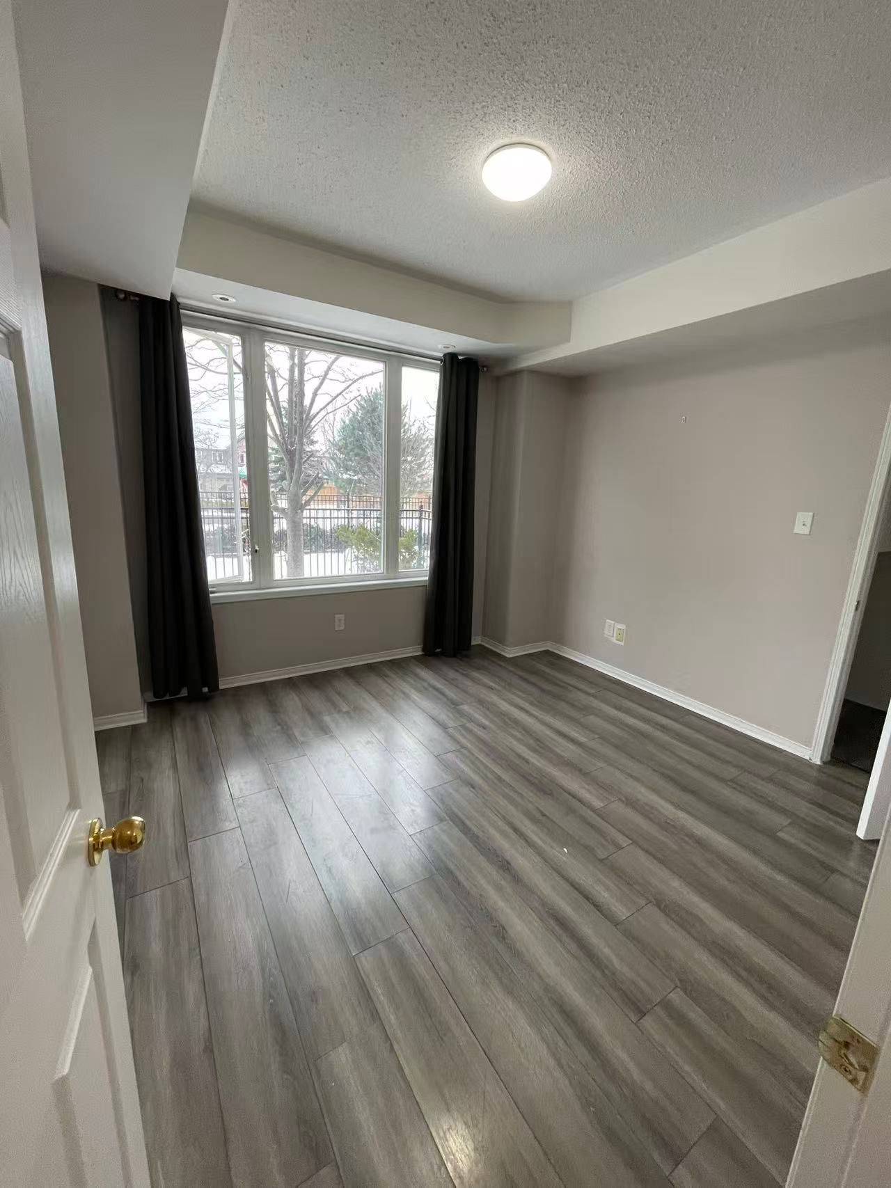 Mississauga, ON L5M 8C5,4975 Southampton DR #266