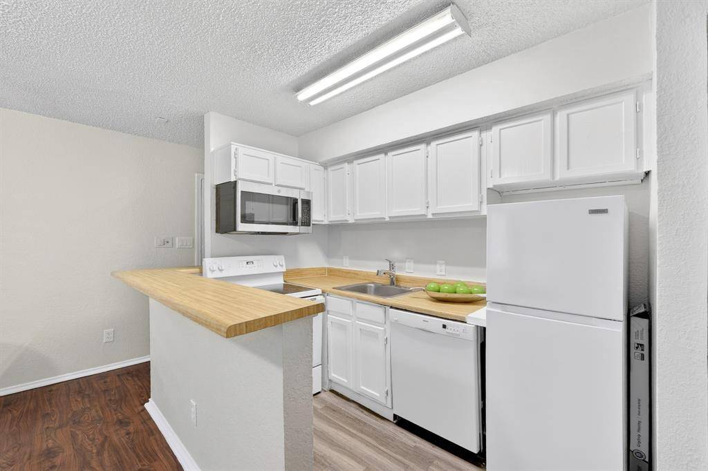 Dallas, TX 75243,9825 Walnut Street #306