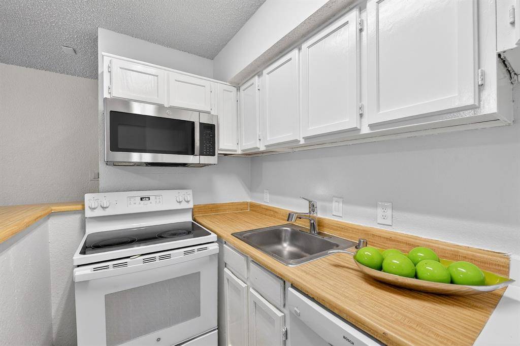 Dallas, TX 75243,9825 Walnut Street #306