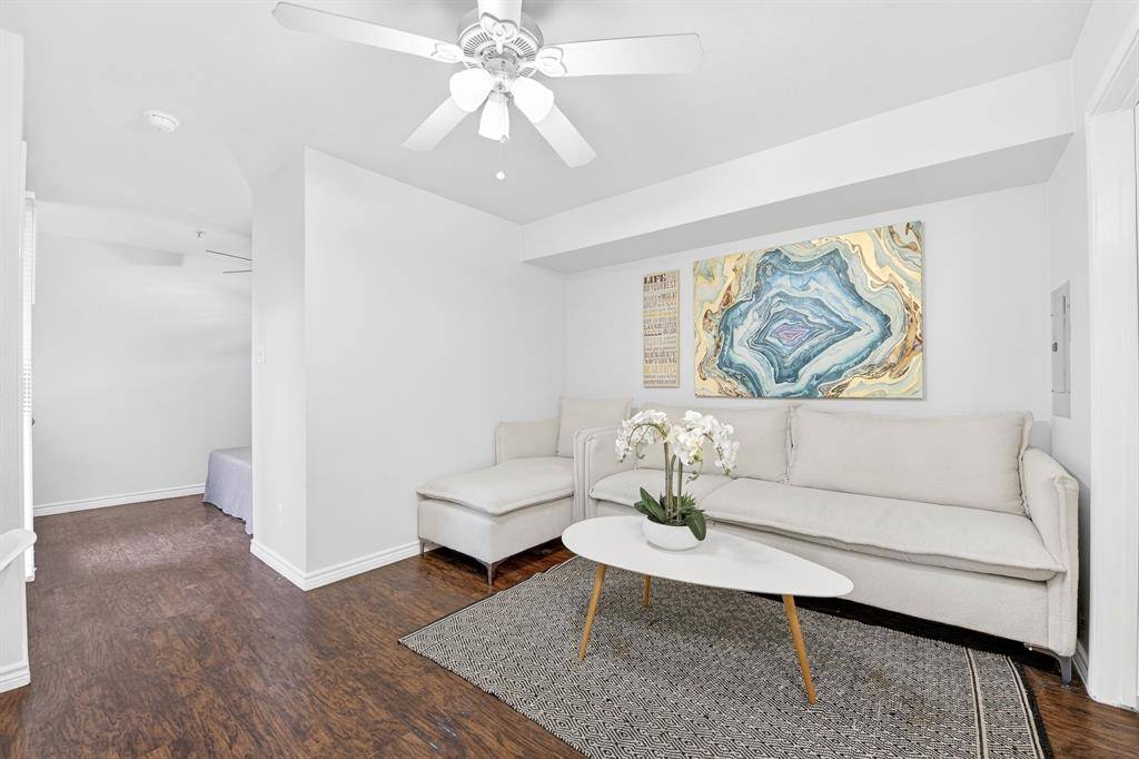 Dallas, TX 75243,9829 Walnut Street #308