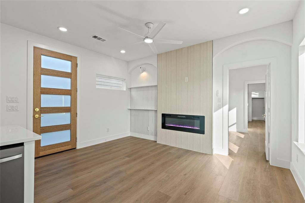 Dallas, TX 75215,2221 Hooper Street