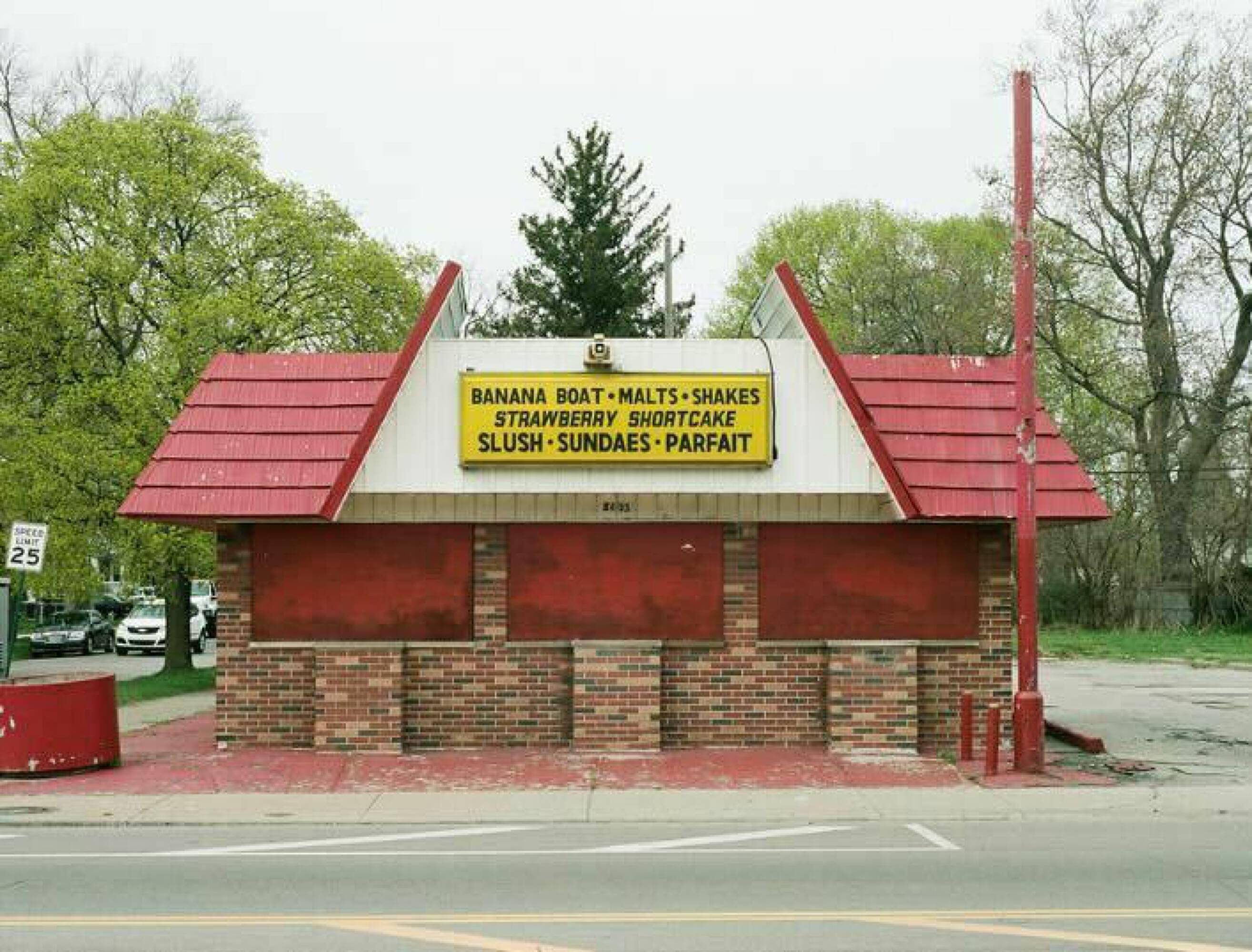 Detroit, MI 48214,8405 Mack AVE