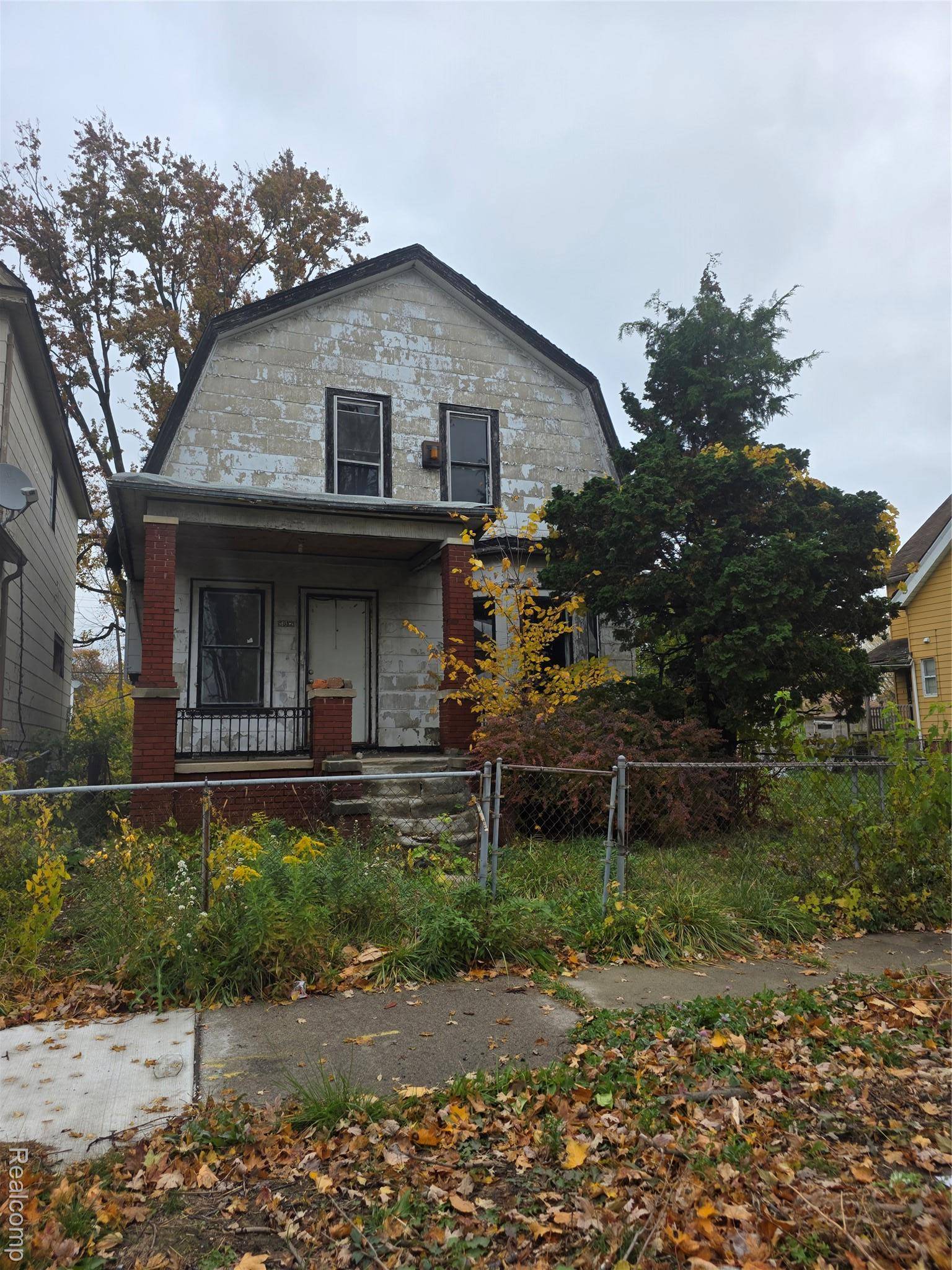 Detroit, MI 48213,5852 Rohns ST