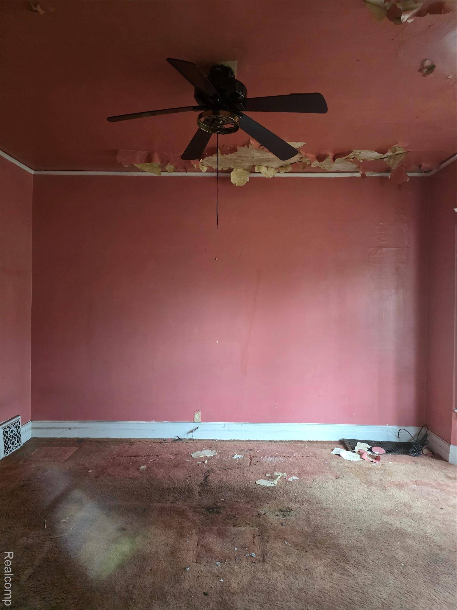 Detroit, MI 48213,5852 Rohns ST