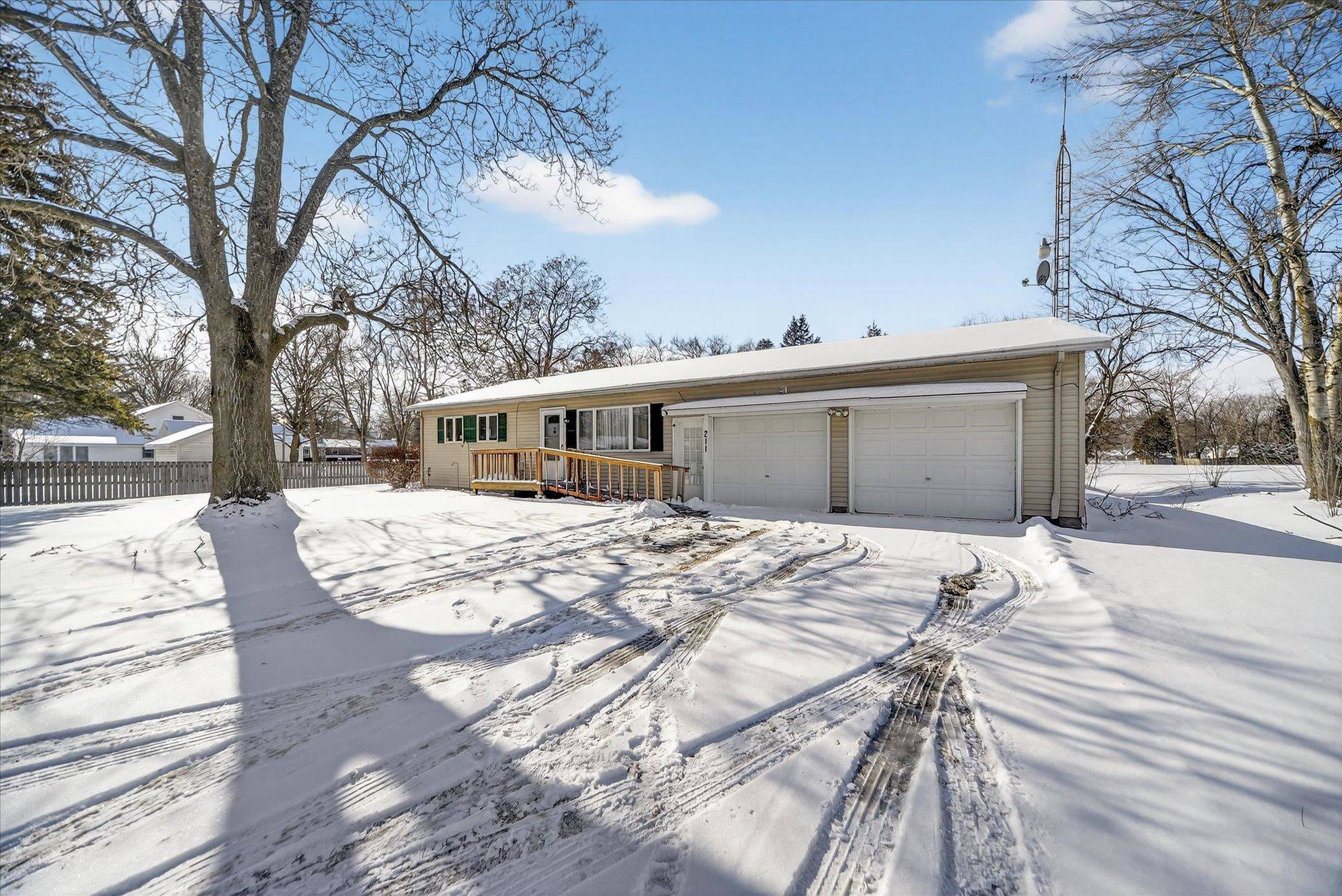 Vernon, MI 48476,211 N Maple ST