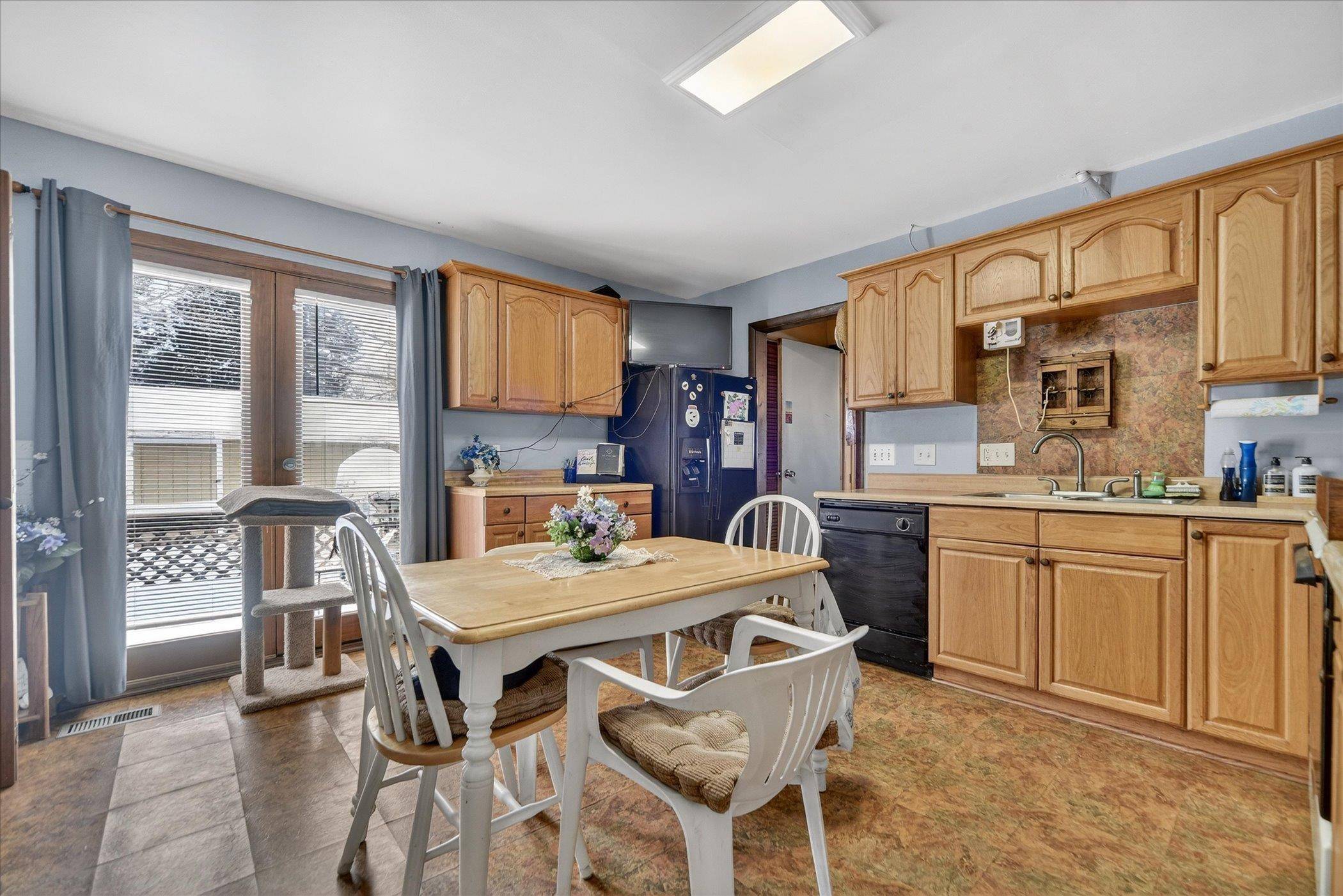 Vernon, MI 48476,211 N Maple ST